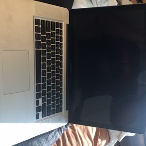 Old MacBook Pro. DOES NOT WORK. For parts